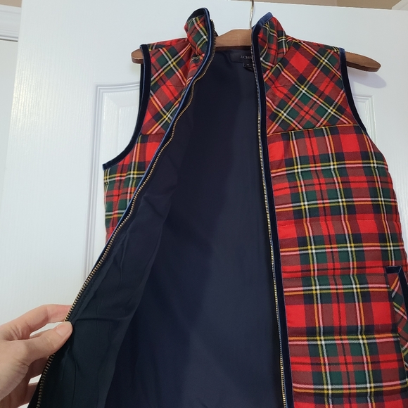 J. Crew Tartan Mountain Puffer Vest .Never worn - Picture 7 of 15